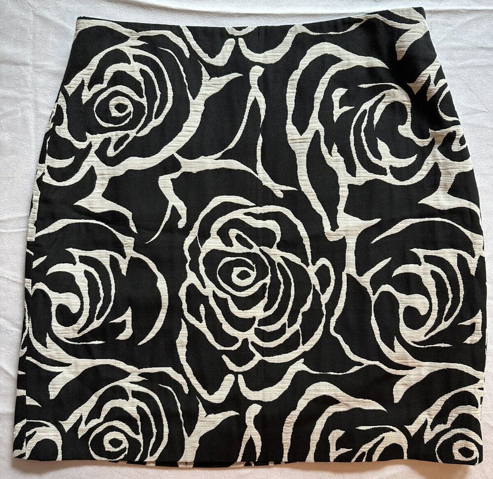 Ann Taylor Women's Skirt Size 6 Black with White Floral Pattern